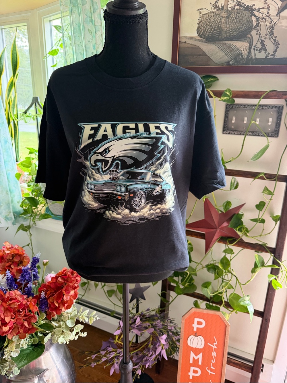 Gildan Black Eagles Graphic Tee with Teal Vintage Car